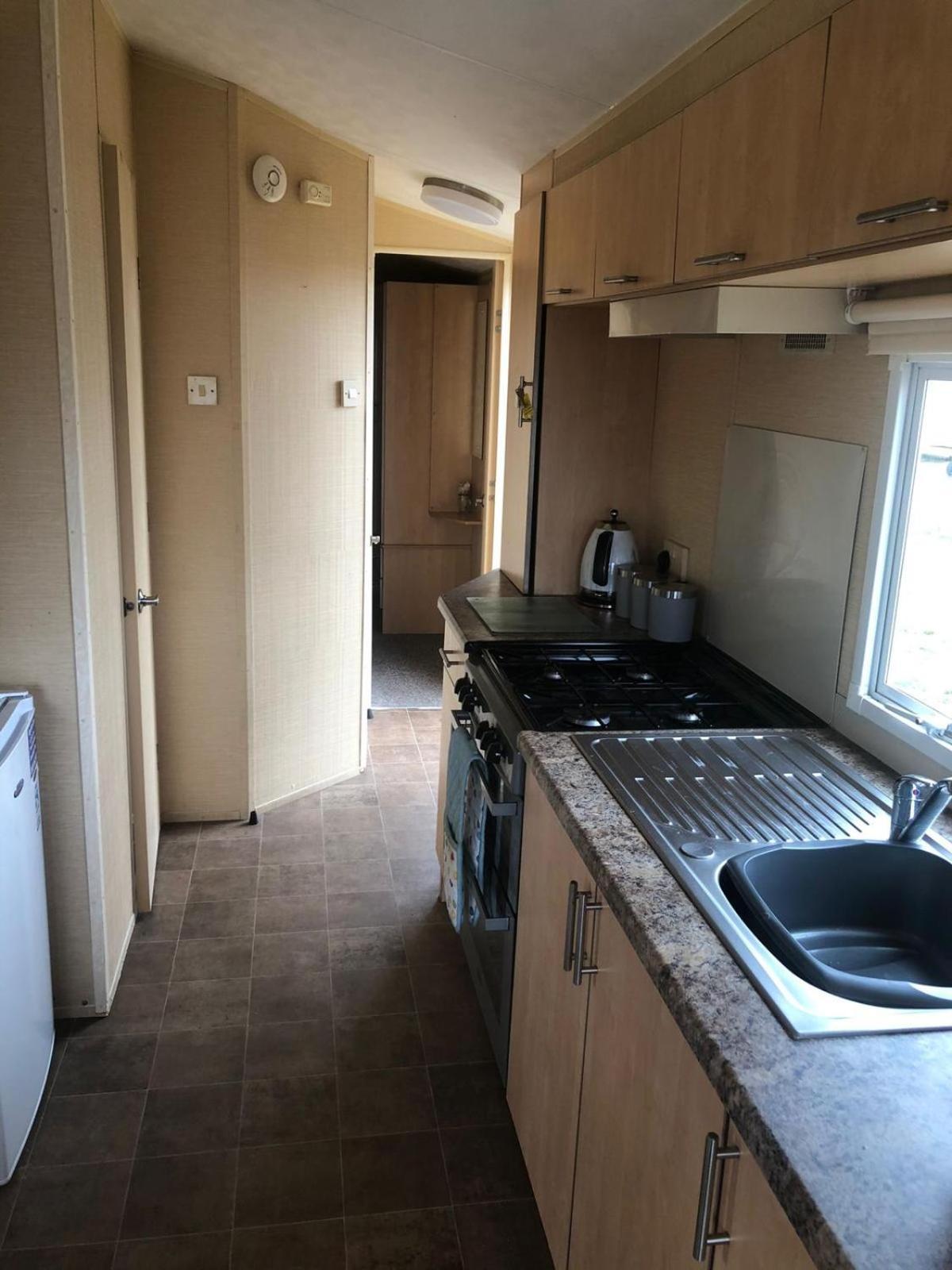Adorable 2 Bedroom Caravan In Clacton-On-Sea Exteriör bild