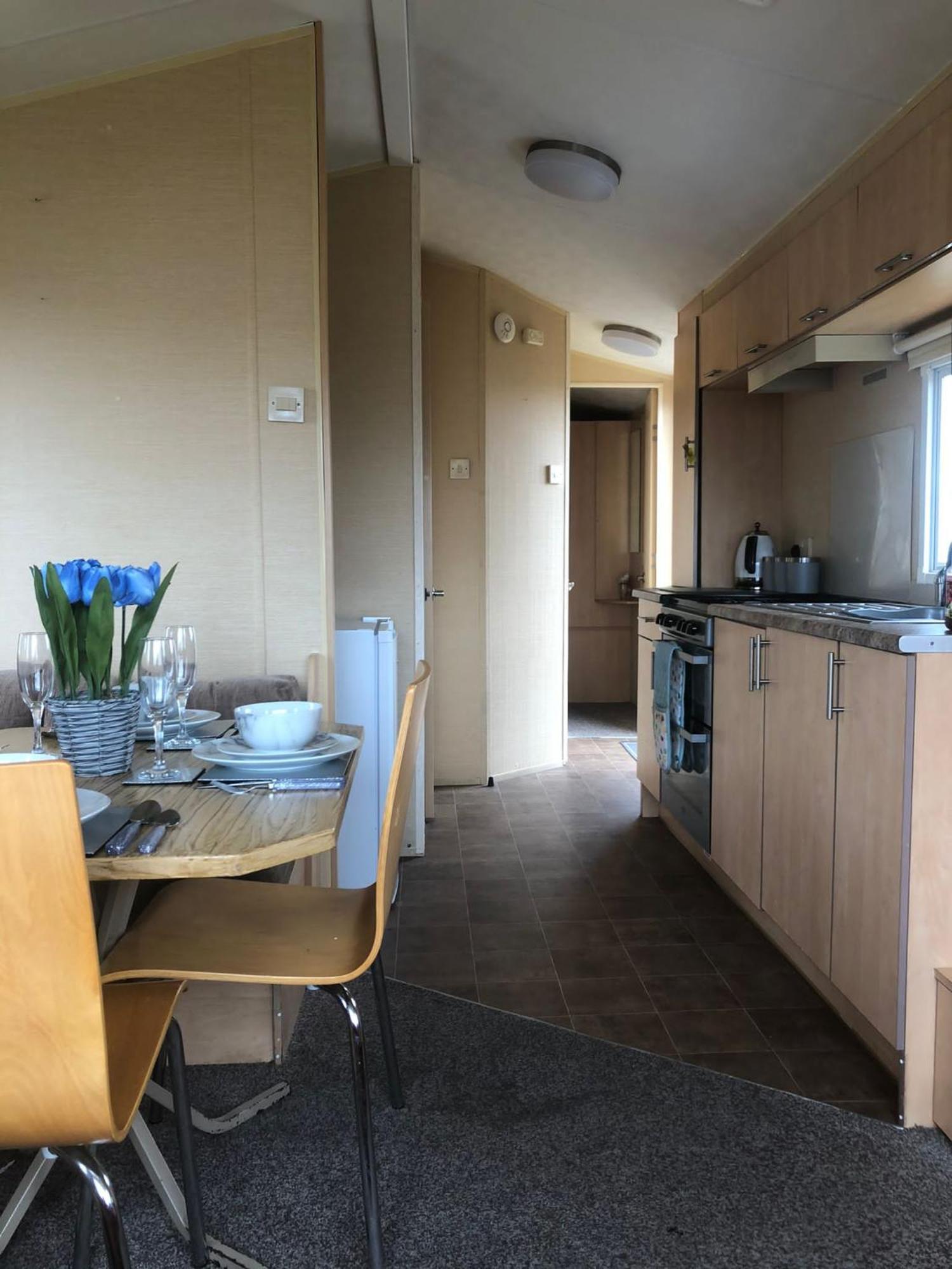 Adorable 2 Bedroom Caravan In Clacton-On-Sea Exteriör bild