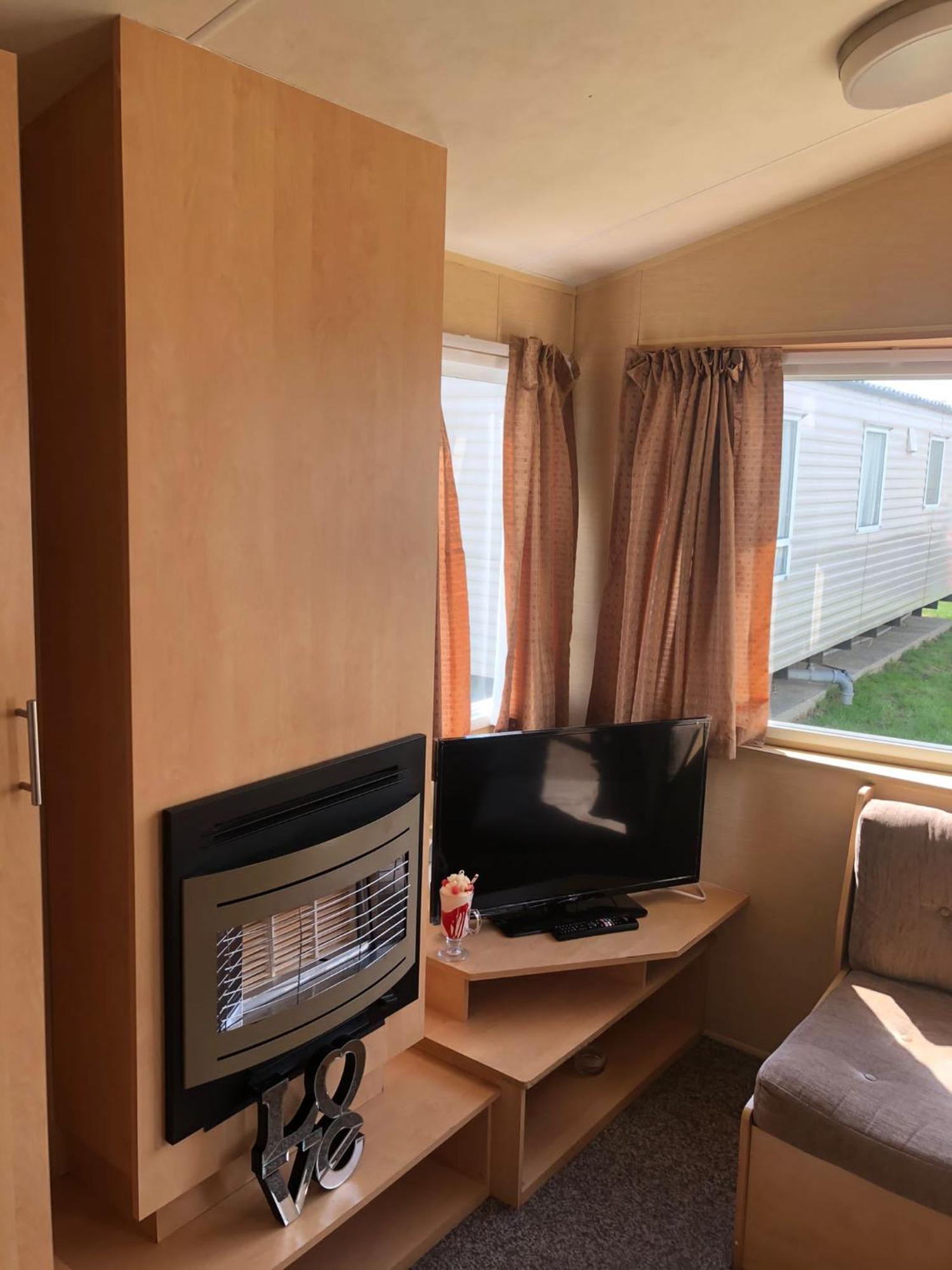 Adorable 2 Bedroom Caravan In Clacton-On-Sea Exteriör bild