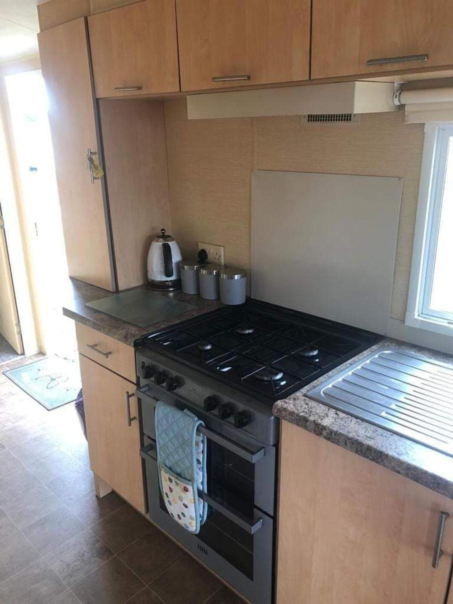Adorable 2 Bedroom Caravan In Clacton-On-Sea Exteriör bild